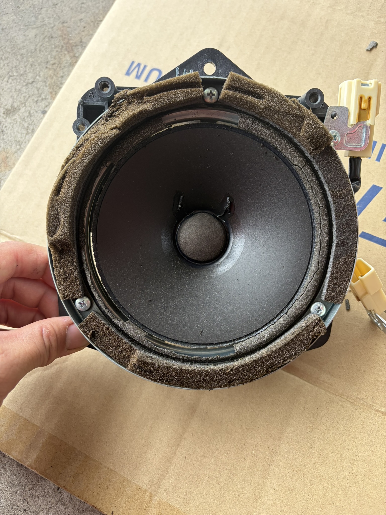 レガシィ マッキントッシュスピーカーのエッジ交換🛠️ - 電装サービス