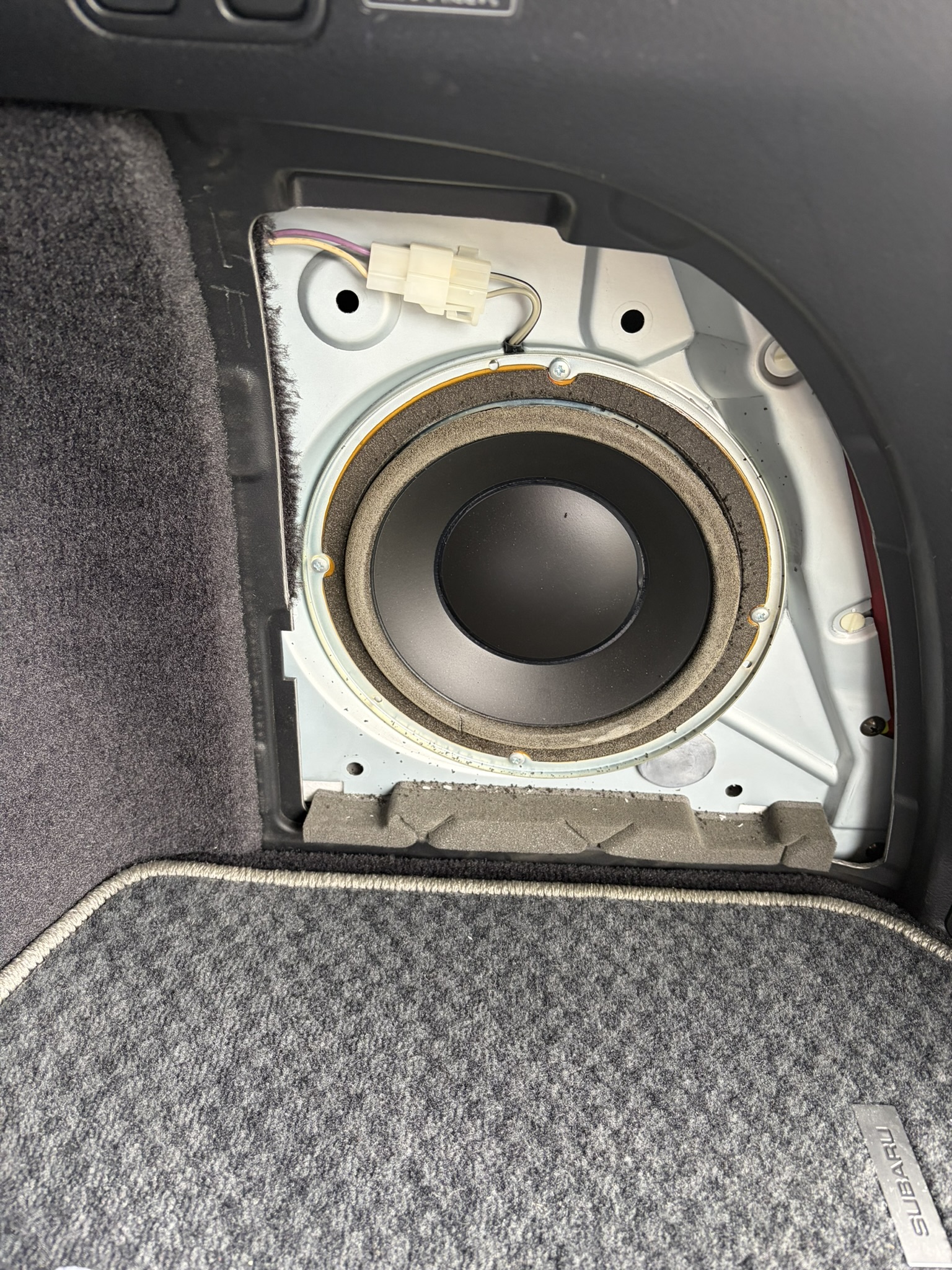 レガシィ マッキントッシュスピーカーのエッジ交換🛠️ - 電装サービス