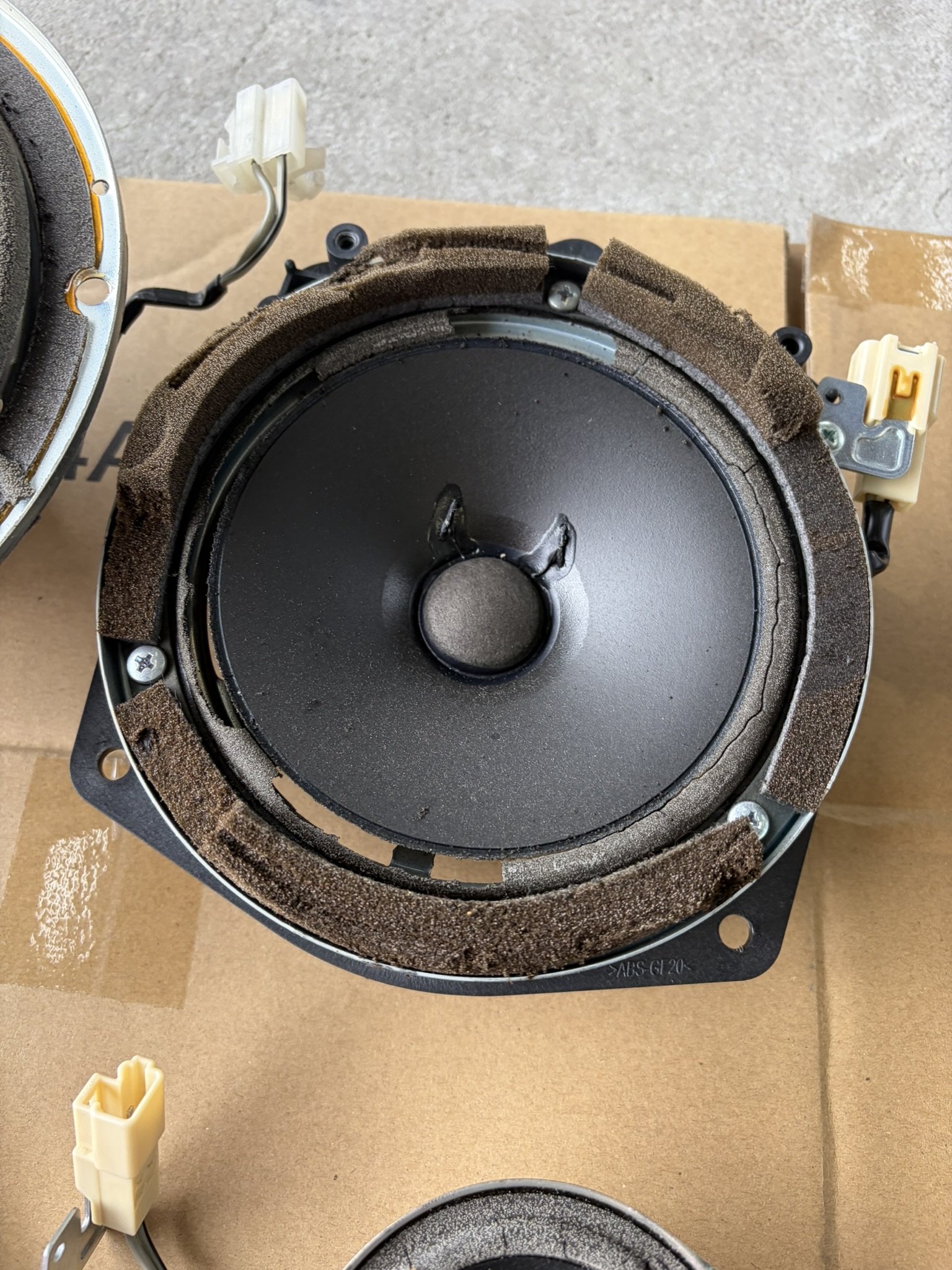 レガシィ マッキントッシュスピーカーのエッジ交換🛠️ - 電装サービス